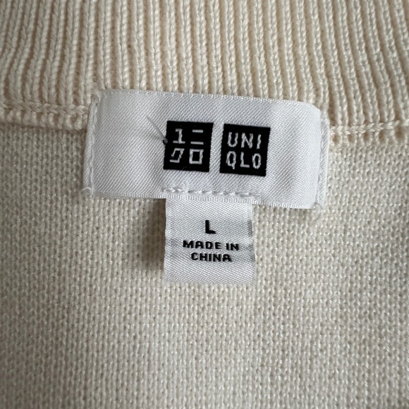 Uniqlo Men's Ivory and Navy Striped Crewneck Sweater Nautical Size L Pullover - Picture 4 of 6